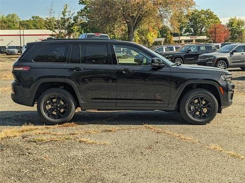 2025 Jeep Grand Cherokee Laredo