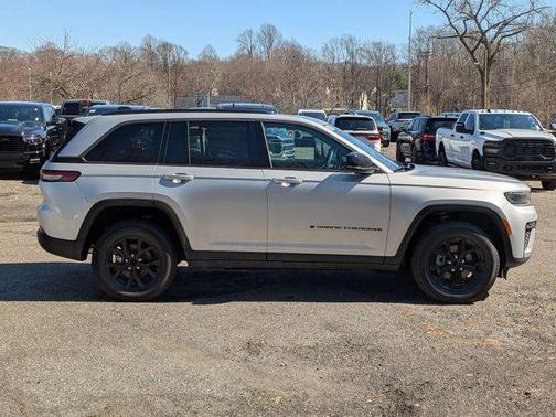 2026 Jeep Grand Cherokee Laredo