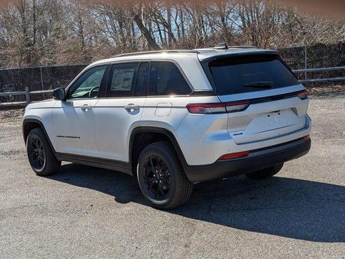 2026 Jeep Grand Cherokee Laredo