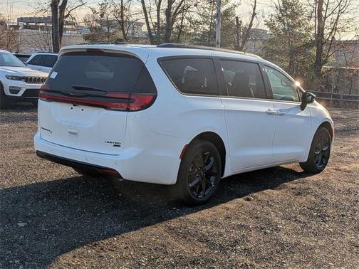2026 Chrysler Pacifica Limited