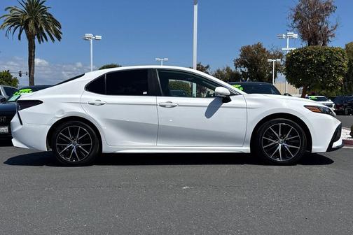 White 2022 Toyota Camry SE