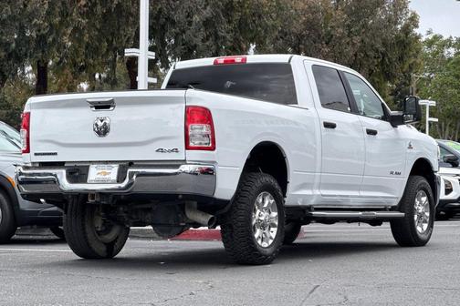 Bright White Clearcoat 2024 RAM 2500 Big Horn Crew Cab 4x4 6'4' Box