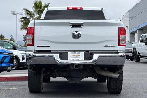 Bright White Clearcoat 2024 RAM 2500 Big Horn Crew Cab 4x4 6'4' Box