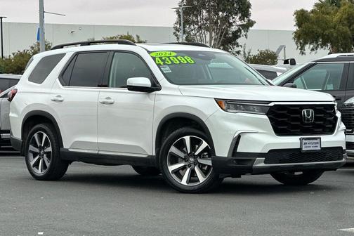 Platinum White Pearl 2024 Honda Pilot Touring 8-Passenger