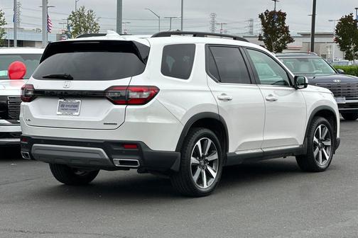 Platinum White Pearl 2024 Honda Pilot Touring 8-Passenger