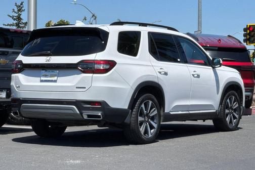 Platinum White Pearl 2024 Honda Pilot Touring 8-Passenger