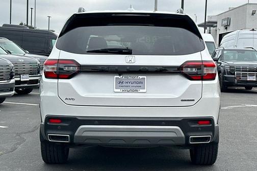 Platinum White Pearl 2024 Honda Pilot Touring 8-Passenger