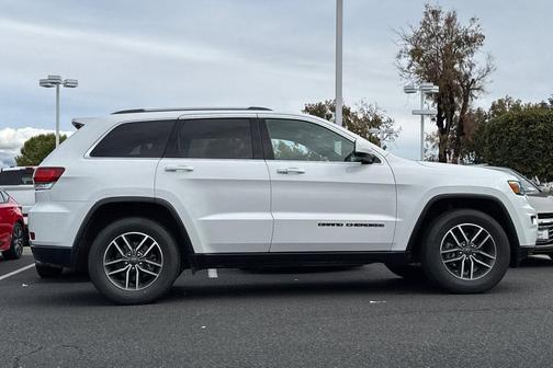 2020 Jeep Grand Cherokee Laredo
