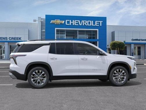 Polar White Tricoat 2026 Chevrolet Traverse LT