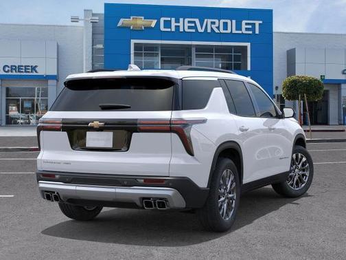 Polar White Tricoat 2026 Chevrolet Traverse LT