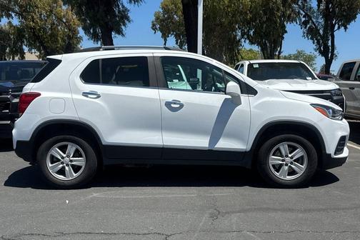 Summit White 2020 Chevrolet Trax LT