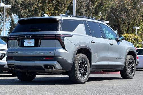 Sterling Gray Metallic 2025 Chevrolet Traverse AWD Z71