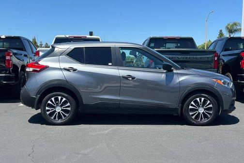 Gun Metallic 2020 Nissan Kicks S