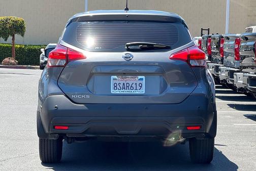 Gun Metallic 2020 Nissan Kicks S