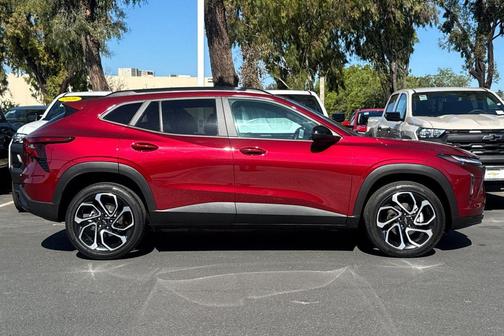 Crimson Metallic 2025 Chevrolet Trax FWD 2RS