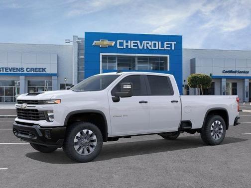 Summit White 2026 Chevrolet Silverado 2500 Custom