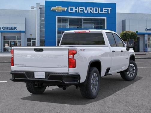 Summit White 2026 Chevrolet Silverado 2500 Custom