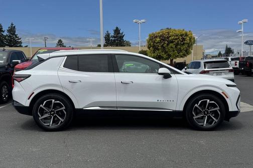Summit White 2024 Chevrolet Equinox EV 2LT
