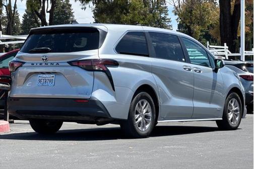 2021 Toyota Sienna LE