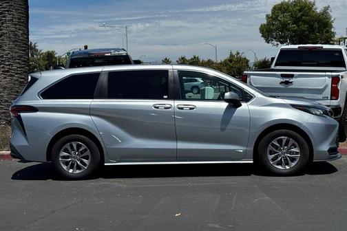 2021 Toyota Sienna LE