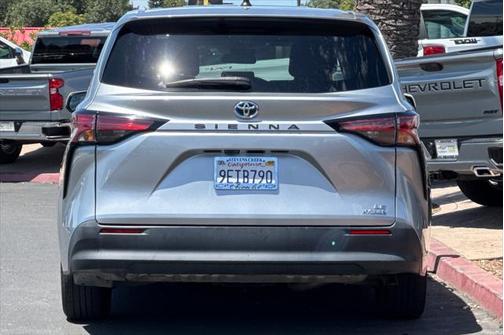 2021 Toyota Sienna LE