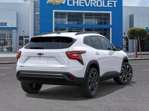 Summit White 2026 Chevrolet Trax FWD 2RS