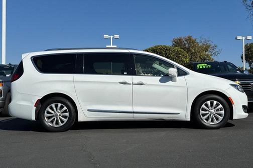 2018 Chrysler Pacifica Touring-L Plus