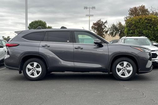Magnetic Gray Metallic 2021 Toyota Highlander Hybrid LE