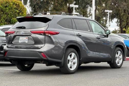 Magnetic Gray Metallic 2021 Toyota Highlander Hybrid LE