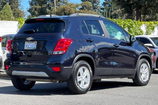 Midnight Blue Metallic 2021 Chevrolet Trax LT