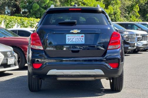 Midnight Blue Metallic 2021 Chevrolet Trax LT