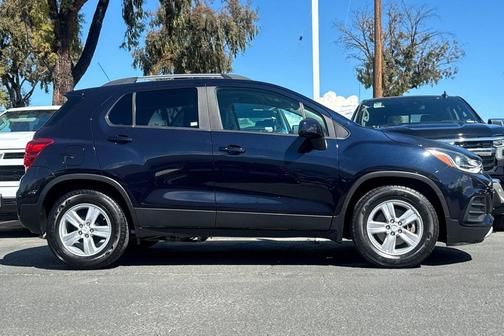 Midnight Blue Metallic 2021 Chevrolet Trax LT