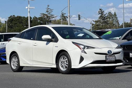 Blizzard Pearl 2016 Toyota Prius Two