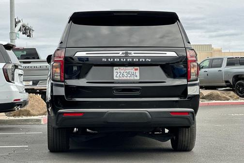 2023 Chevrolet Suburban LS