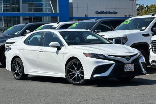 2023 Toyota Camry SE