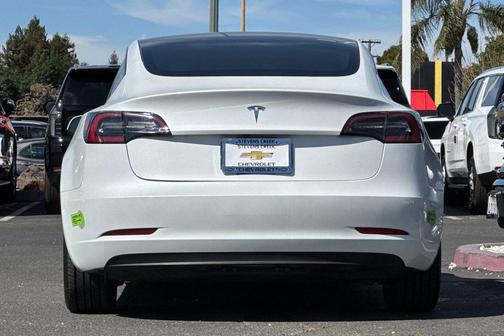 Pearl White Multi-Coat 2023 Tesla Model 3 Standard Range