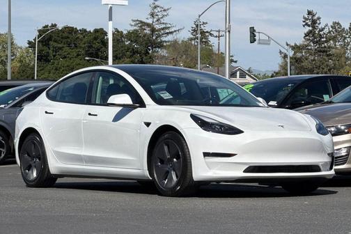 Pearl White Multi-Coat 2023 Tesla Model 3 Standard Range