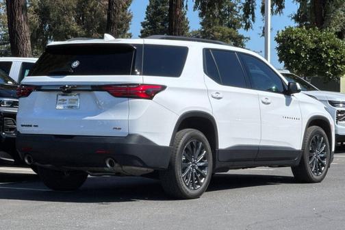 Summit White 2023 Chevrolet Traverse RS