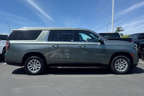 Silver Sage Metallic 2023 Chevrolet Suburban LT