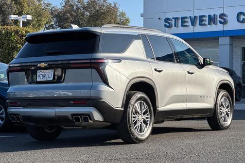 2025 Chevrolet Traverse LT