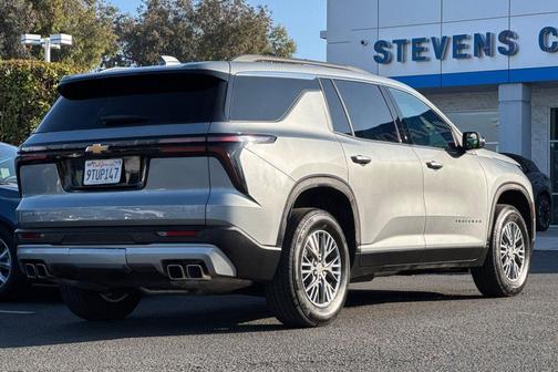 2025 Chevrolet Traverse LT