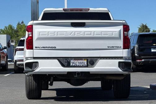 Summit White 2022 Chevrolet Silverado 1500 Custom