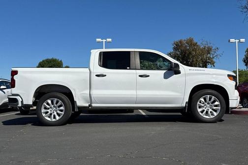 Summit White 2022 Chevrolet Silverado 1500 Custom
