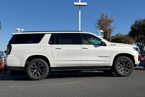 2023 Chevrolet Suburban 4WD Z71