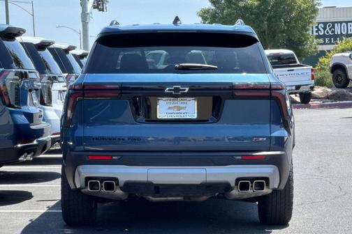 Lakeshore Blue Metallic 2025 Chevrolet Traverse AWD Z71
