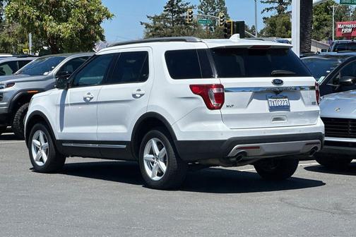 Oxford White 2017 Ford Explorer XLT