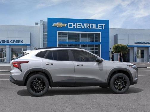Sterling Gray Metallic 2026 Chevrolet Trax LT