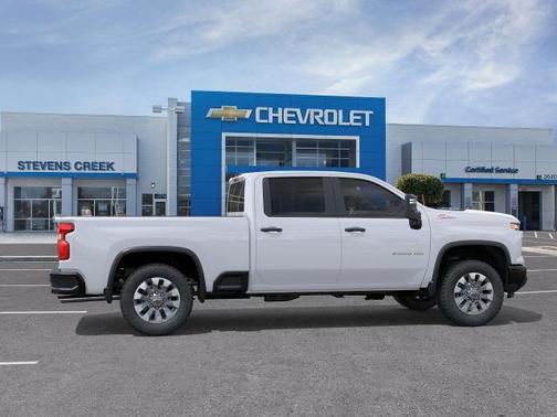 Summit White 2026 Chevrolet Silverado 2500 Custom