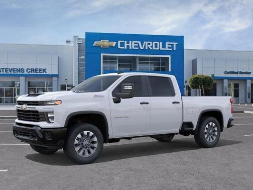 Summit White 2026 Chevrolet Silverado 2500 Custom