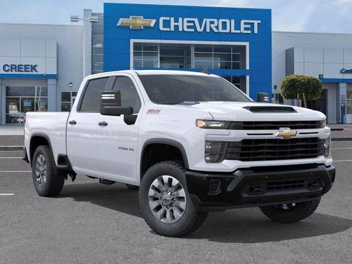 Summit White 2026 Chevrolet Silverado 2500 Custom